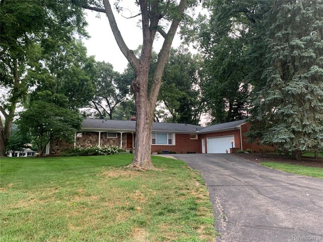 2530 Worcester Road, West Bloomfield Charter Township, MI 48323