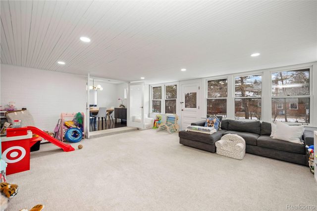 2530 Worcester Road, West Bloomfield Charter Township, MI 48323