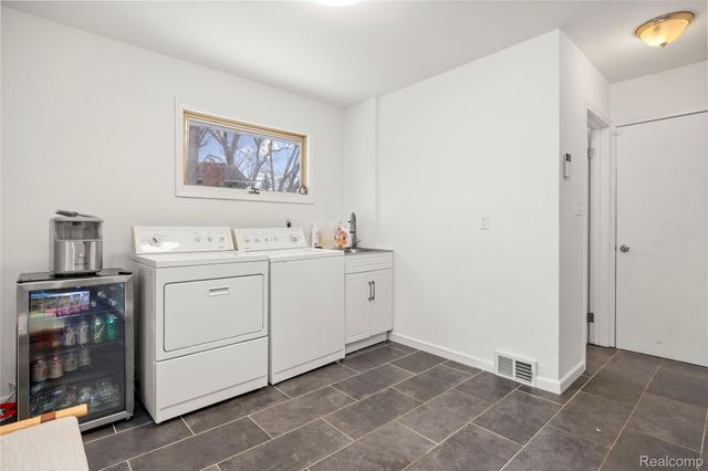 2530 Worcester Road, West Bloomfield Charter Township, MI 48323