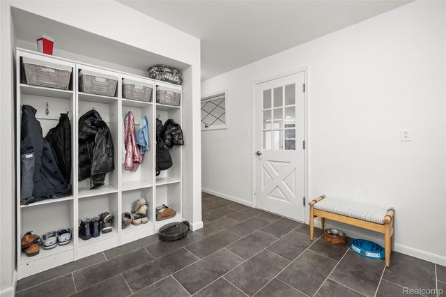 2530 Worcester Road, West Bloomfield Charter Township, MI 48323