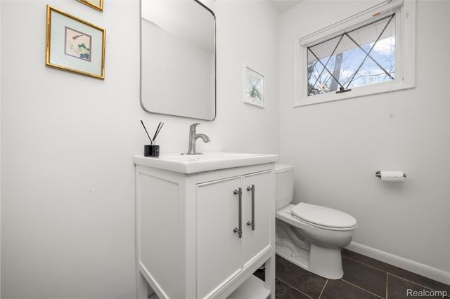 2530 Worcester Road, West Bloomfield Charter Township, MI 48323