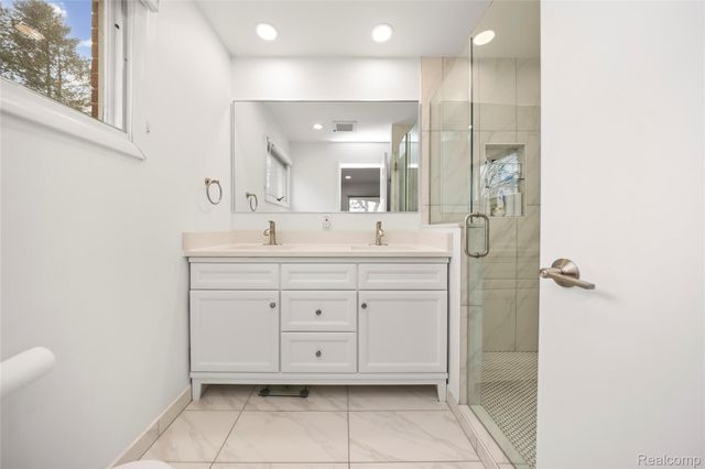 2530 Worcester Road, West Bloomfield Charter Township, MI 48323