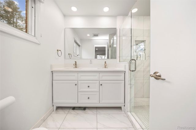 2530 Worcester Road, West Bloomfield Charter Township, MI 48323