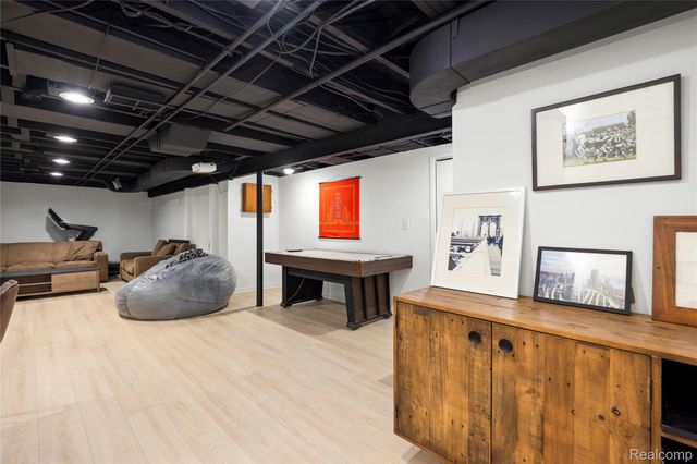 2530 Worcester Road, West Bloomfield Charter Township, MI 48323