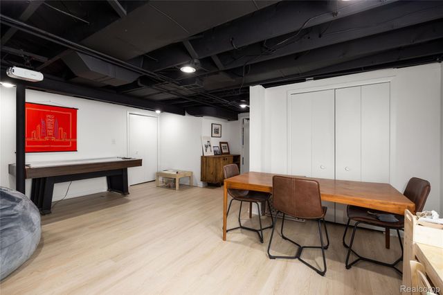 2530 Worcester Road, West Bloomfield Charter Township, MI 48323