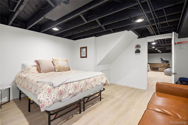 2530 Worcester Road, West Bloomfield Charter Township, MI 48323