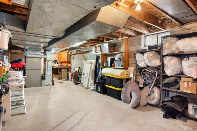 2530 Worcester Road, West Bloomfield Charter Township, MI 48323