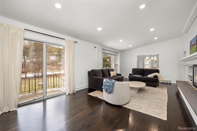 2530 Worcester Road, West Bloomfield Charter Township, MI 48323