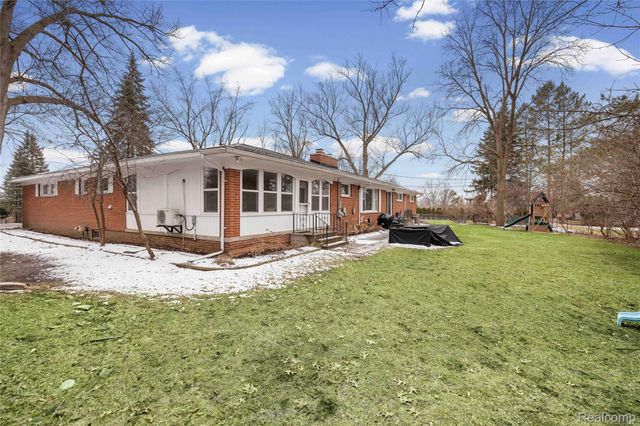 2530 Worcester Road, West Bloomfield Charter Township, MI 48323
