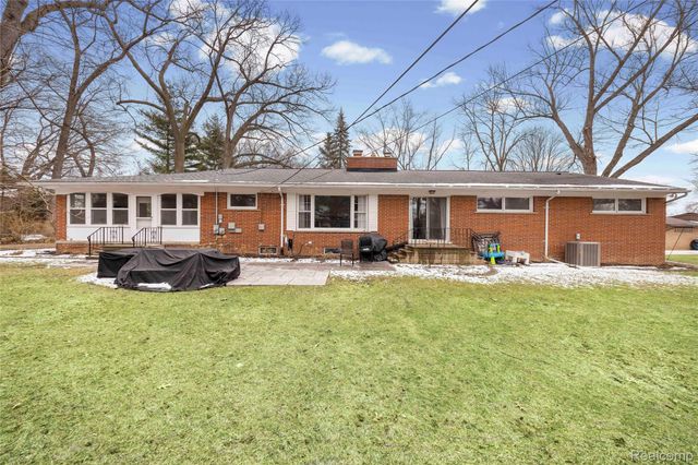 2530 Worcester Road, West Bloomfield Charter Township, MI 48323