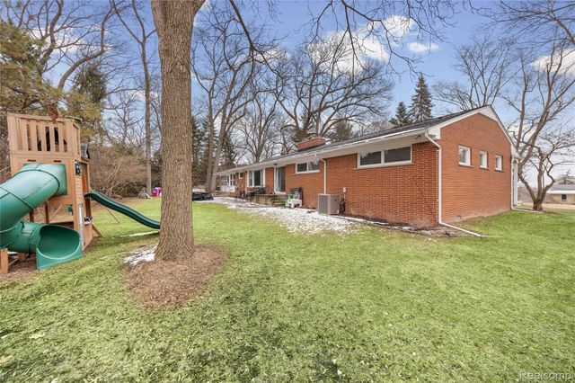2530 Worcester Road, West Bloomfield Charter Township, MI 48323