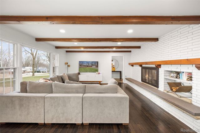 2530 Worcester Road, West Bloomfield Charter Township, MI 48323