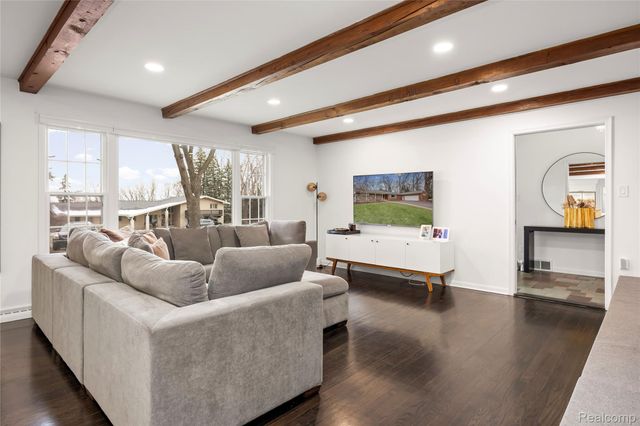 2530 Worcester Road, West Bloomfield Charter Township, MI 48323