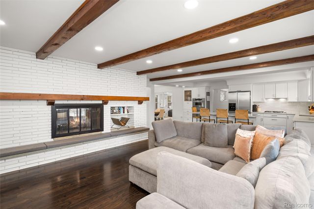 2530 Worcester Road, West Bloomfield Charter Township, MI 48323