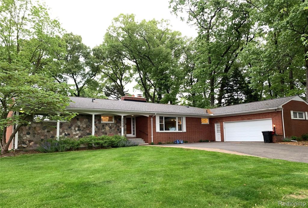 2530 Worcester Road, West Bloomfield Charter Township, MI 48323