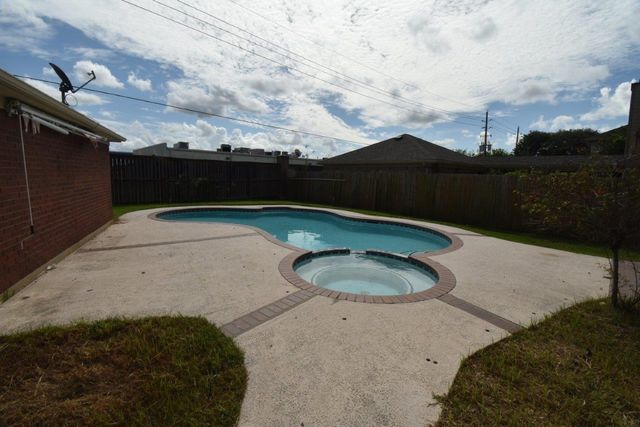 9007 Woodleigh Drive, Houston, TX 77083