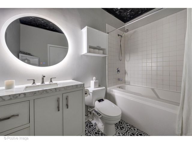 1301 W Madison Street 304, Chicago, IL 60607