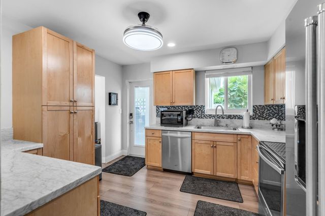 1608 NE 14th Terrace, Fort Lauderdale, FL 33305