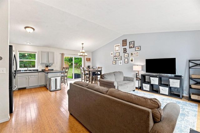 3885 COBBLESTONE COURT, Oshkosh, WI 54901