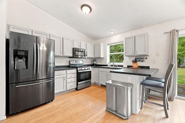 3885 COBBLESTONE COURT, Oshkosh, WI 54901
