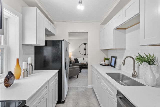 5757 Orchard Avenue N, Crystal, MN 55429