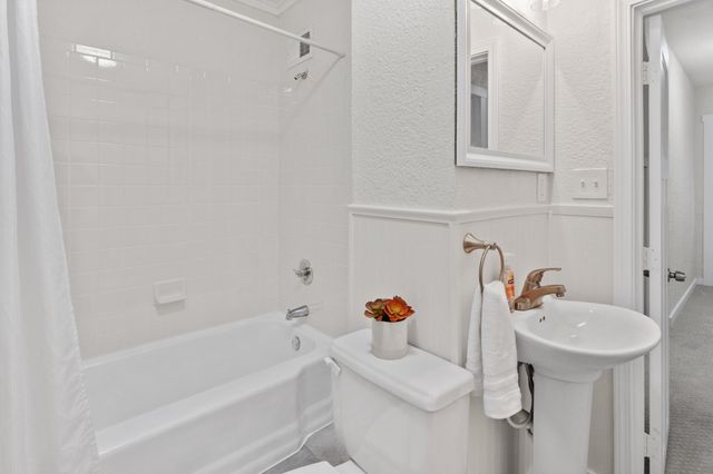 5757 Orchard Avenue N, Crystal, MN 55429