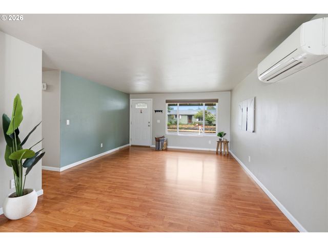 4888 13TH Ave, Keizer, OR 97303