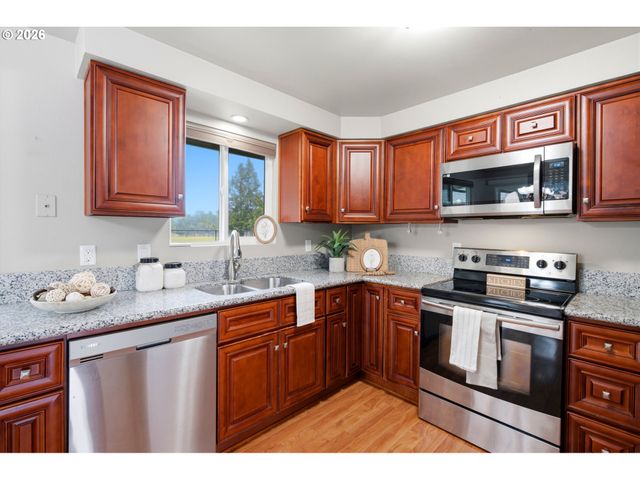 4888 13TH Ave, Keizer, OR 97303