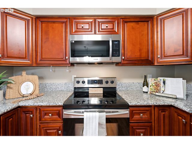 4888 13TH Ave, Keizer, OR 97303