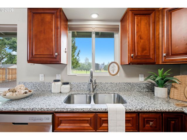 4888 13TH Ave, Keizer, OR 97303