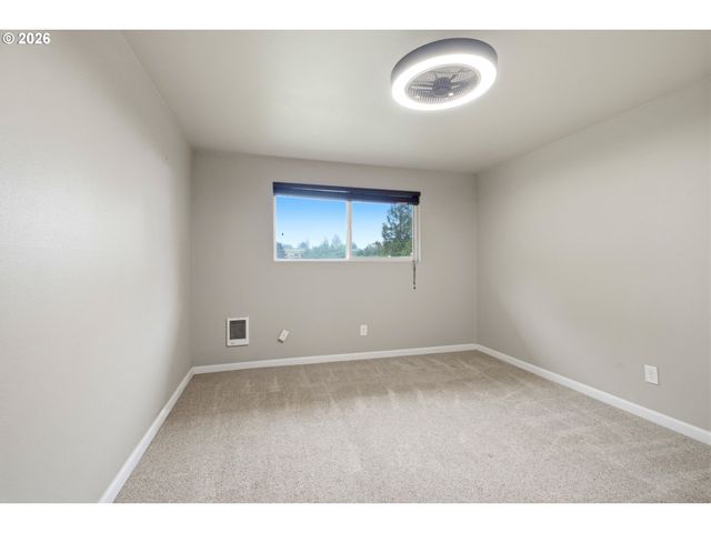 4888 13TH Ave, Keizer, OR 97303