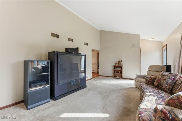 107 E Broad Street, Louisville, OH 44641