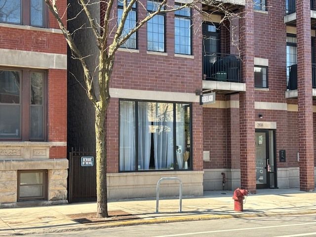 2936 N Lincoln Avenue, Chicago, IL 60657
