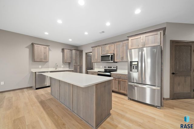 634 Harter Dr Drive, Madison, SD 57042