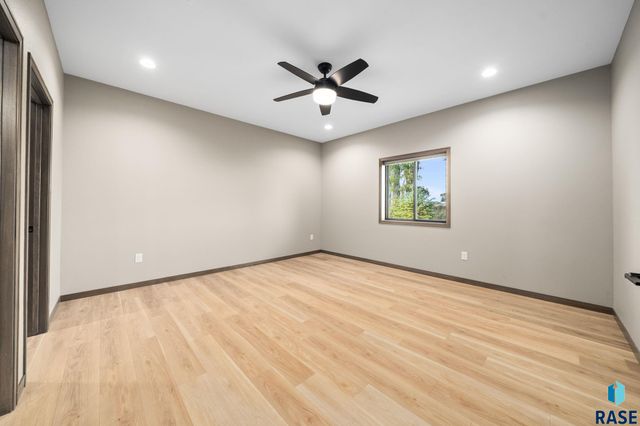 634 Harter Dr Drive, Madison, SD 57042