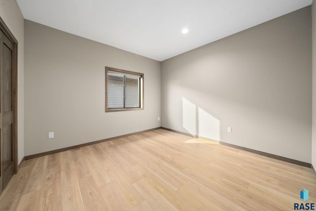 634 Harter Dr Drive, Madison, SD 57042