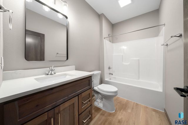 634 Harter Dr Drive, Madison, SD 57042