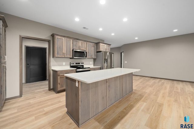 634 Harter Dr Drive, Madison, SD 57042