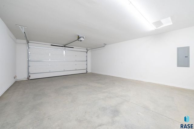 634 Harter Dr Drive, Madison, SD 57042