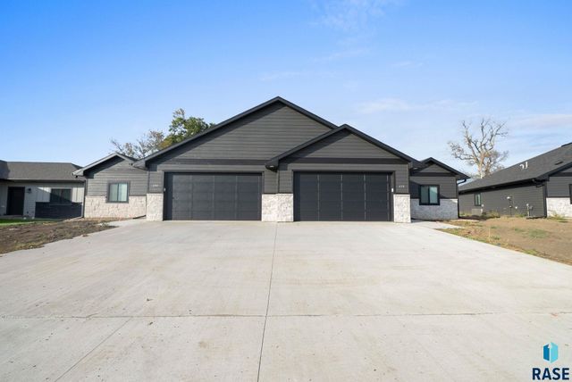 634 Harter Dr Drive, Madison, SD 57042