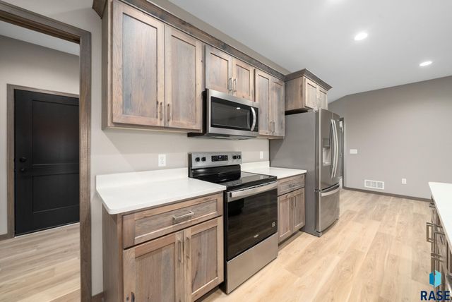 634 Harter Dr Drive, Madison, SD 57042