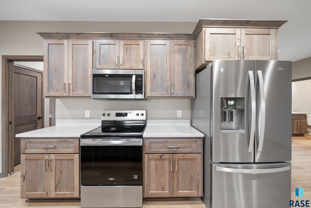 634 Harter Dr Drive, Madison, SD 57042