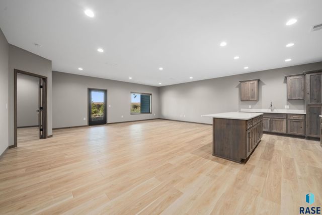 634 Harter Dr Drive, Madison, SD 57042