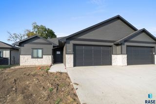 634 Harter Dr Drive, Madison, SD 57042