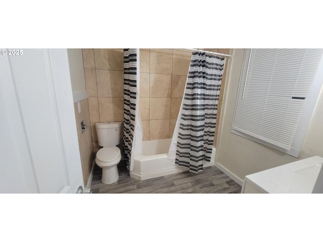 1123 W 2nd St, The Dalles, OR 97058