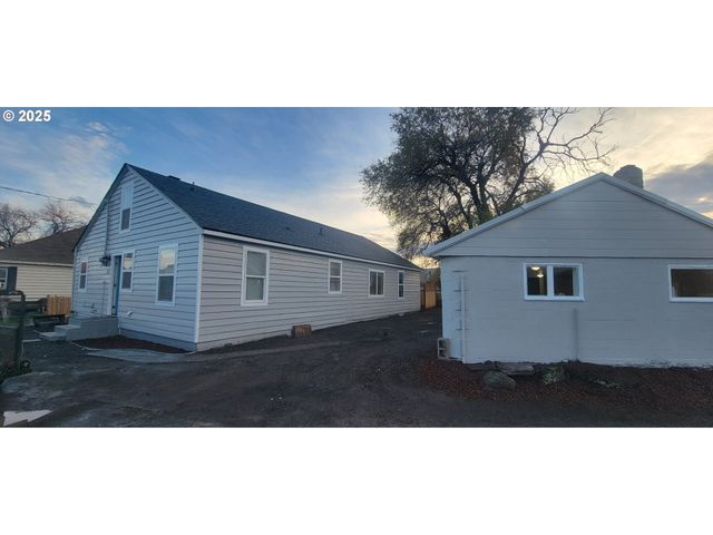 1123 W 2nd St, The Dalles, OR 97058