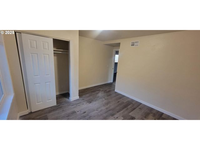 1123 W 2nd St, The Dalles, OR 97058