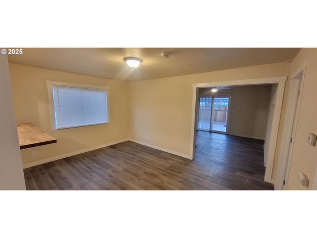 1123 W 2nd St, The Dalles, OR 97058