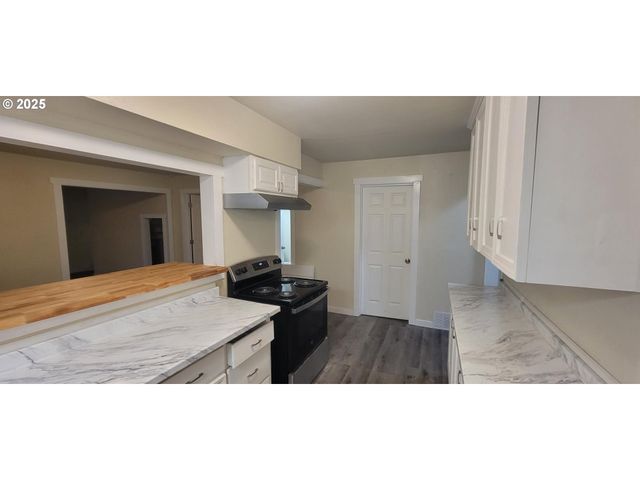 1123 W 2nd St, The Dalles, OR 97058