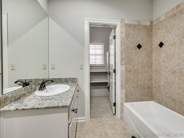 10712 S 95th Court, Tulsa, OK 74133